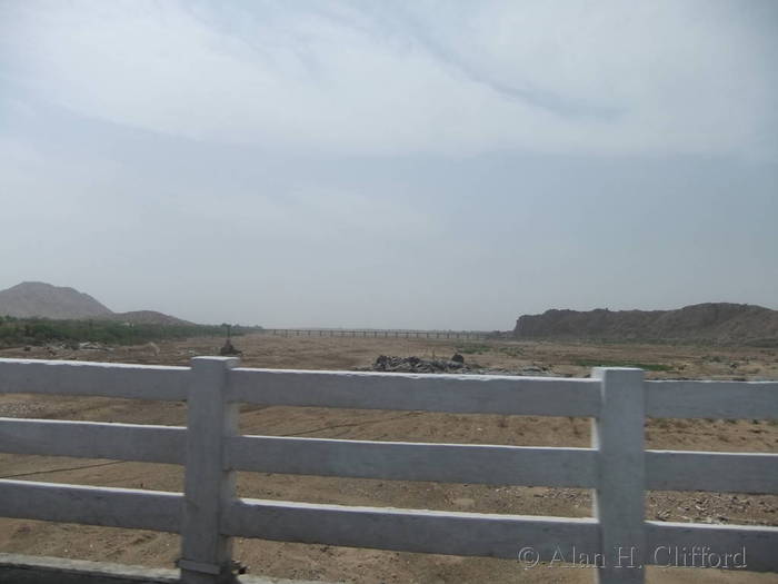 Crossing the Banas River, near Tonk, Rajasthan