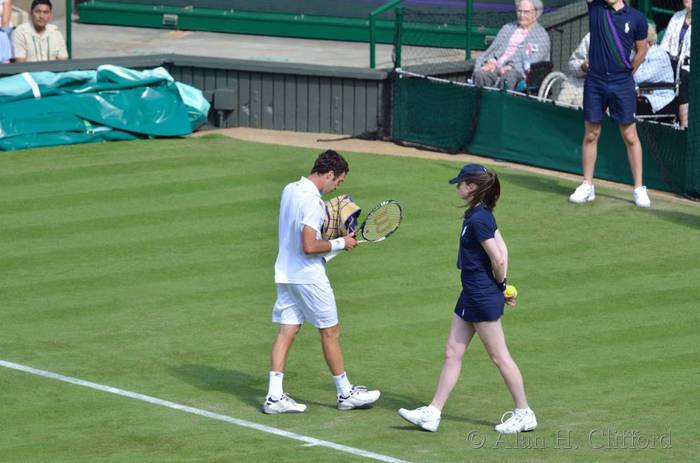 Mikhail Kukushkin with ball girl